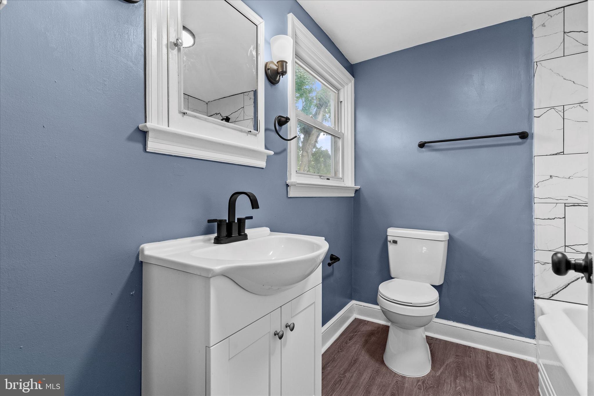 2417 N GEORGE STREET