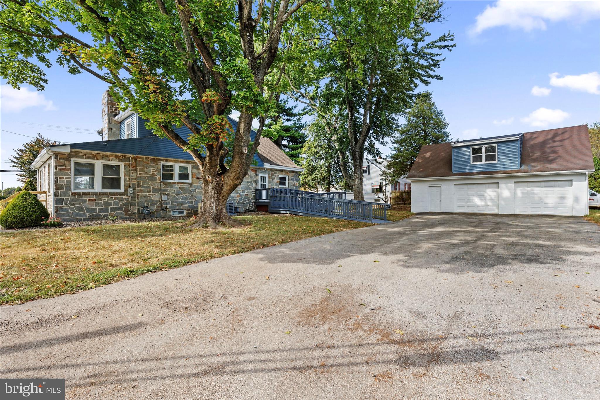 2417 N GEORGE STREET