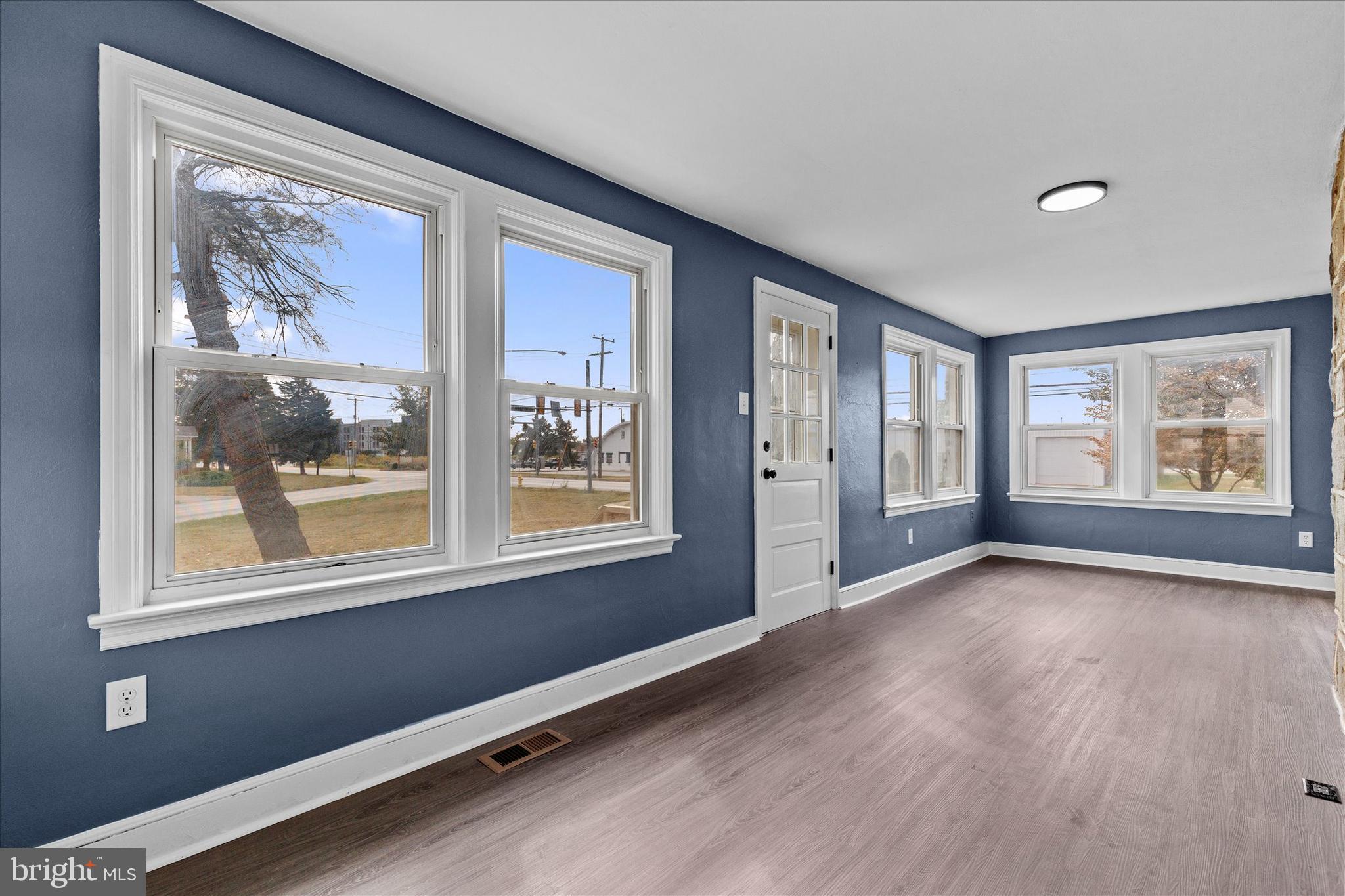 2417 N GEORGE STREET