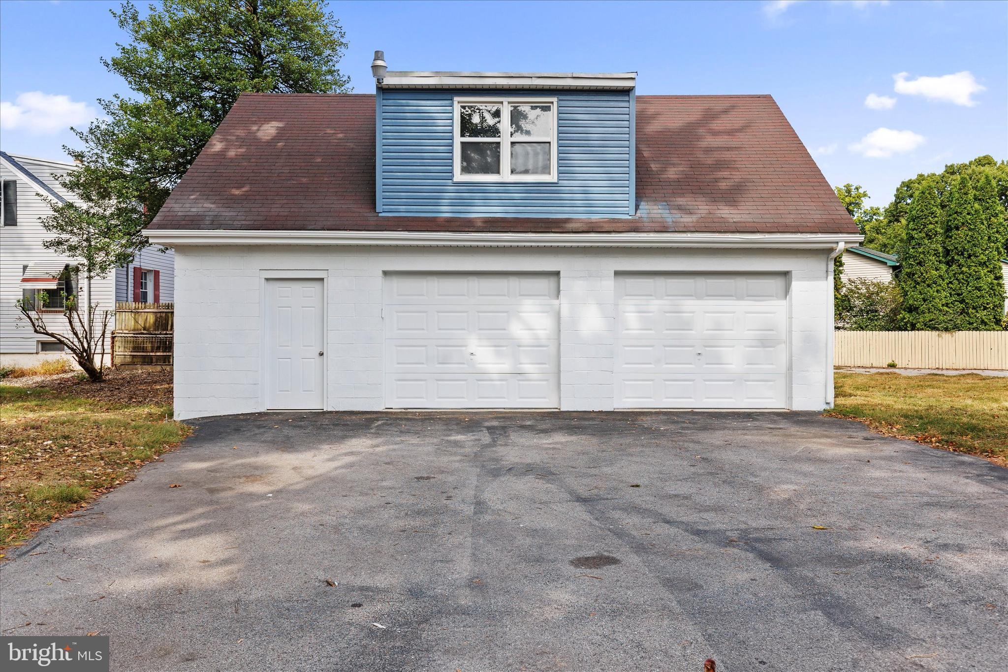 2417 N GEORGE STREET