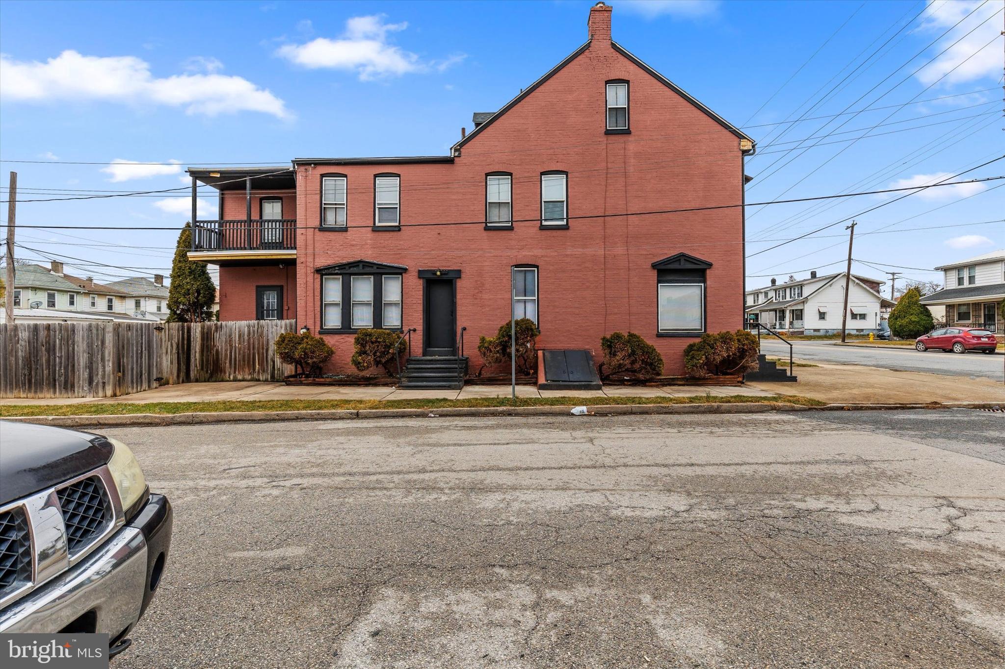 901 E PRINCESS STREET