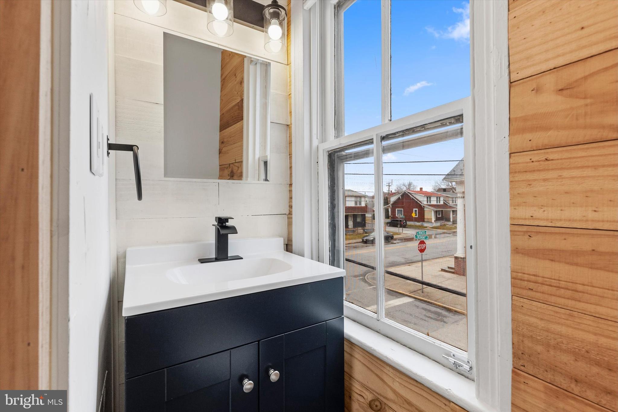 901 E PRINCESS STREET