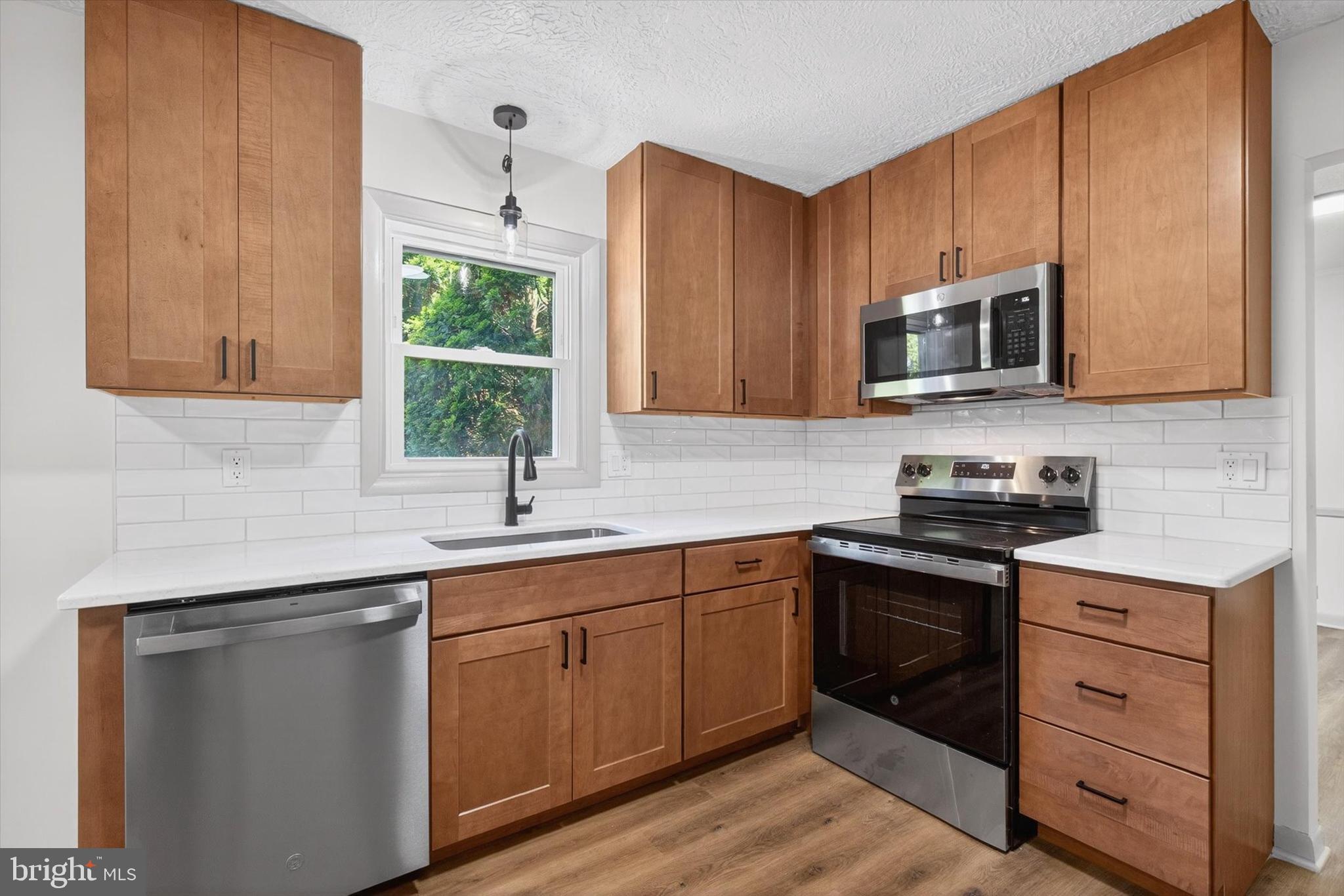 4426 CEDARWOOD DRIVE
