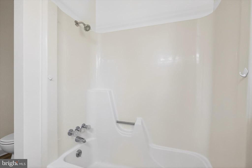 4426 CEDARWOOD DRIVE