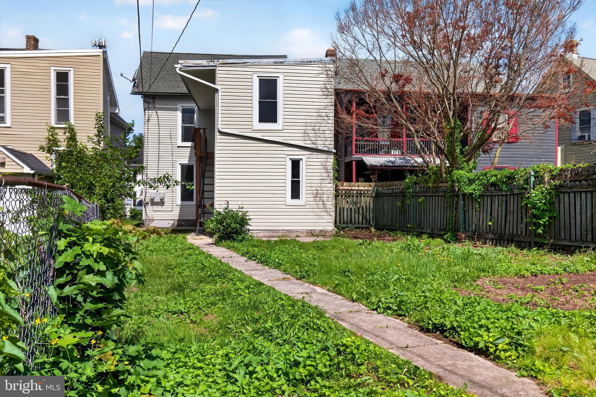 125 E CHESTNUT STREET