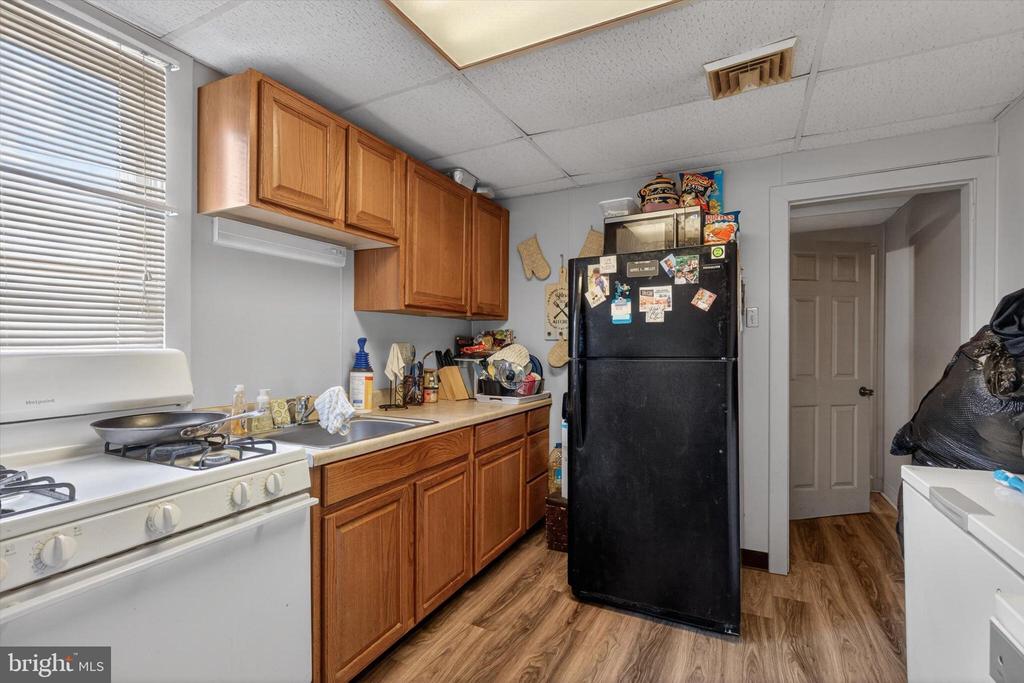 711 MCKENZIE ST & 156 E COTTAGE PL