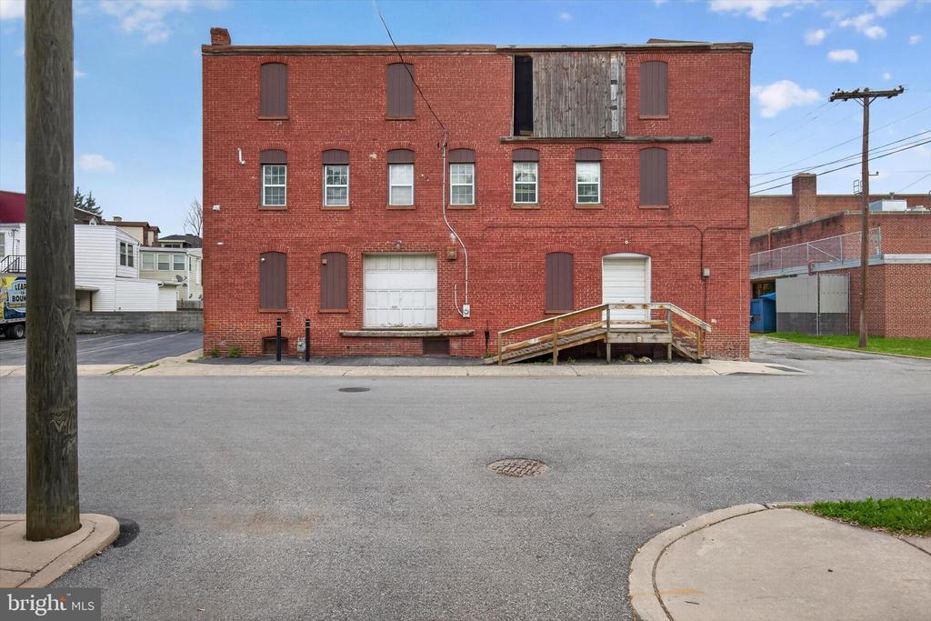 711 MCKENZIE ST & 156 E COTTAGE PL