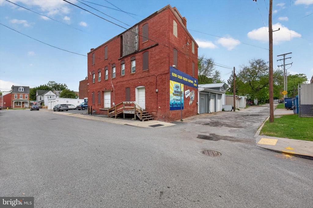 711 MCKENZIE ST & 156 E COTTAGE PL