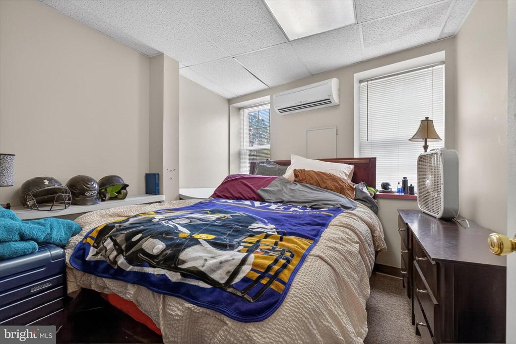 711 MCKENZIE ST & 156 E COTTAGE PL