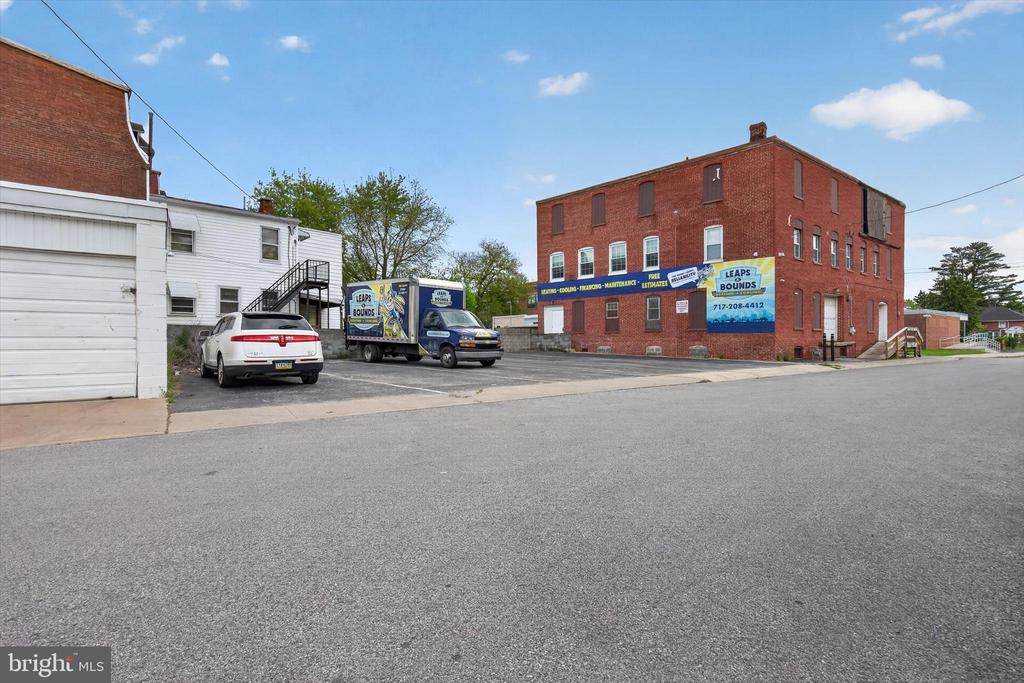 711 MCKENZIE ST & 156 E COTTAGE PL