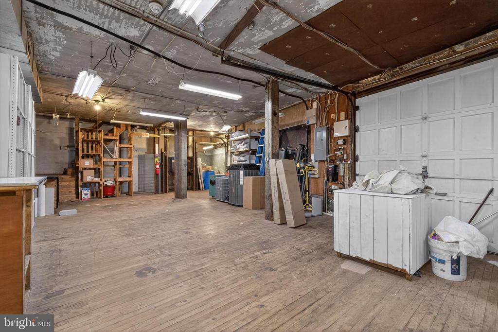 711 MCKENZIE ST & 156 E COTTAGE PL