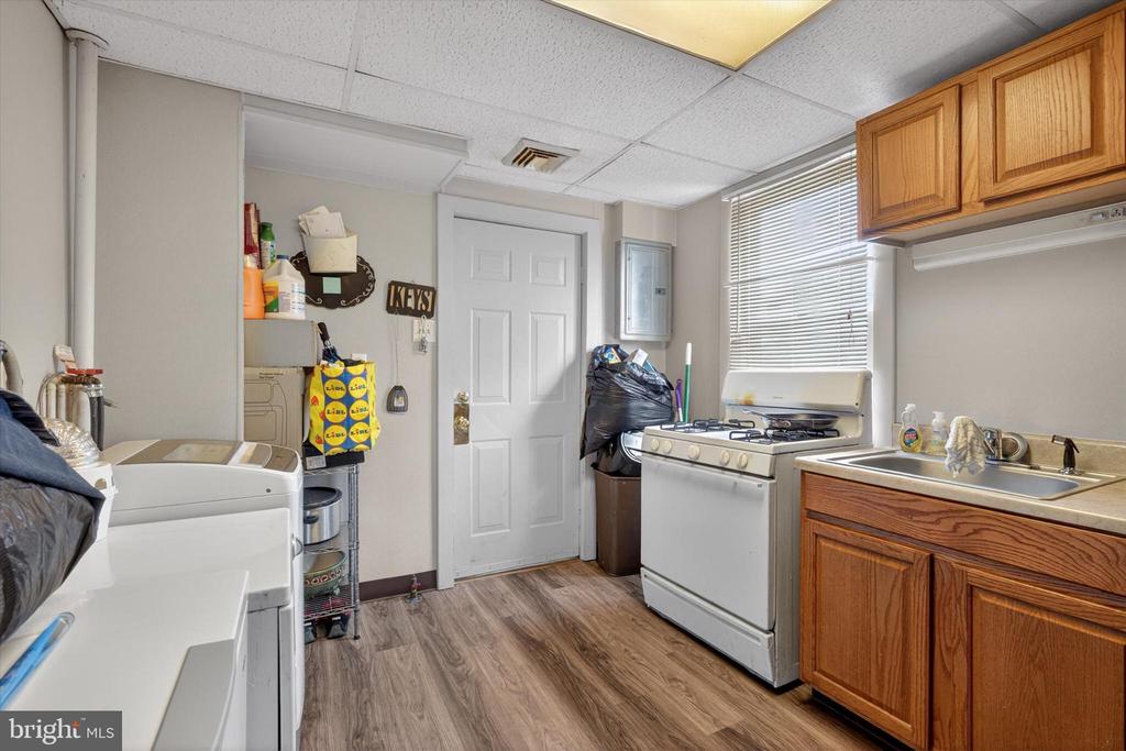 711 MCKENZIE ST & 156 E COTTAGE PL