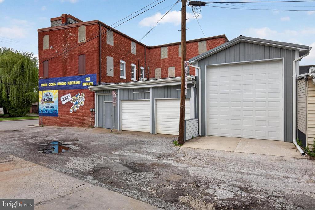 711 MCKENZIE ST & 156 E COTTAGE PL