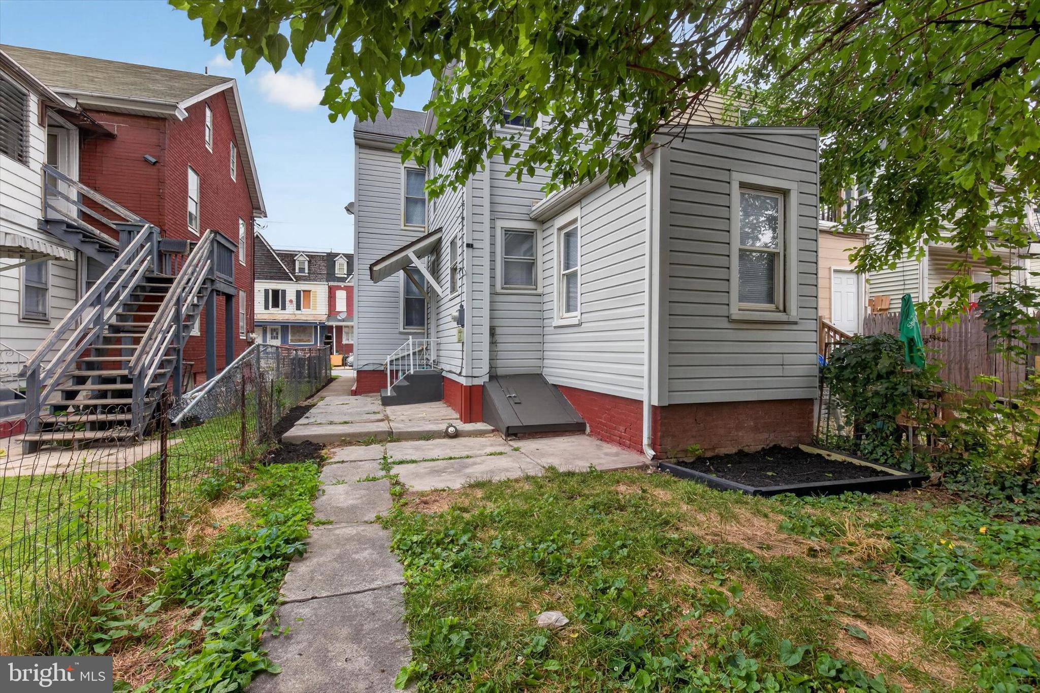704 E PROSPECT STREET