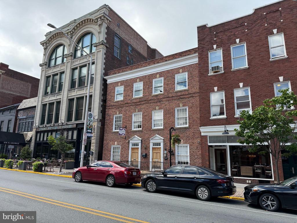 118 N GEORGE STREET