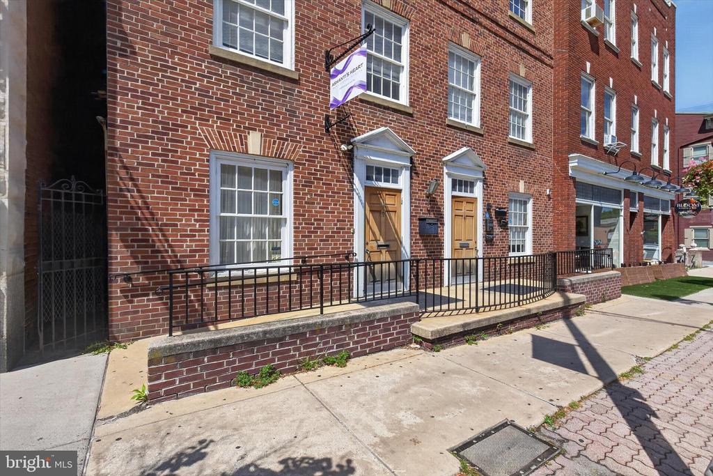 118 N GEORGE STREET