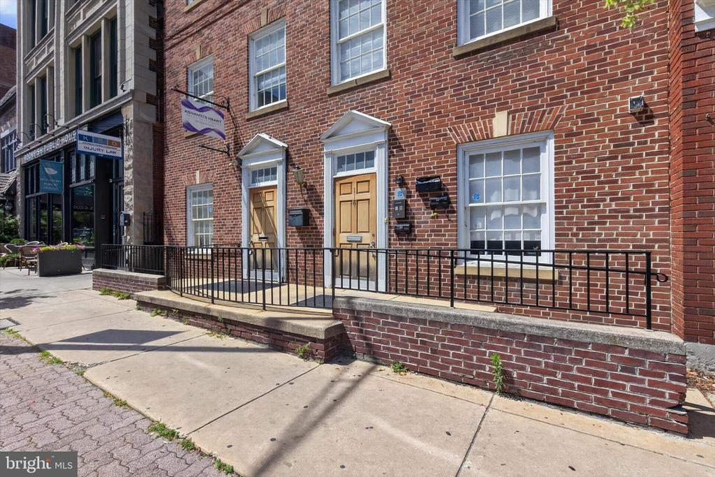 118 N GEORGE STREET