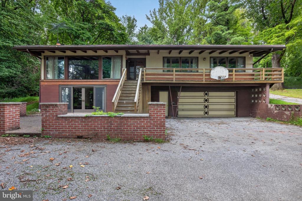 1985 RIDGEWOOD ROAD