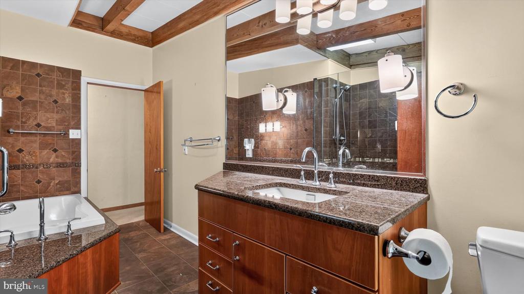 1985 RIDGEWOOD ROAD