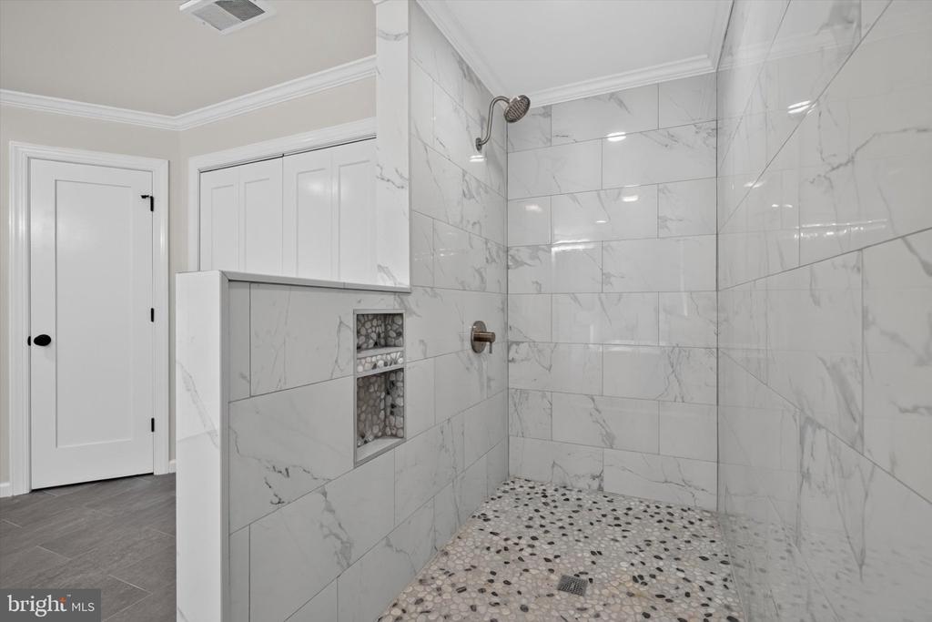 790 GLENWOOD DRIVE