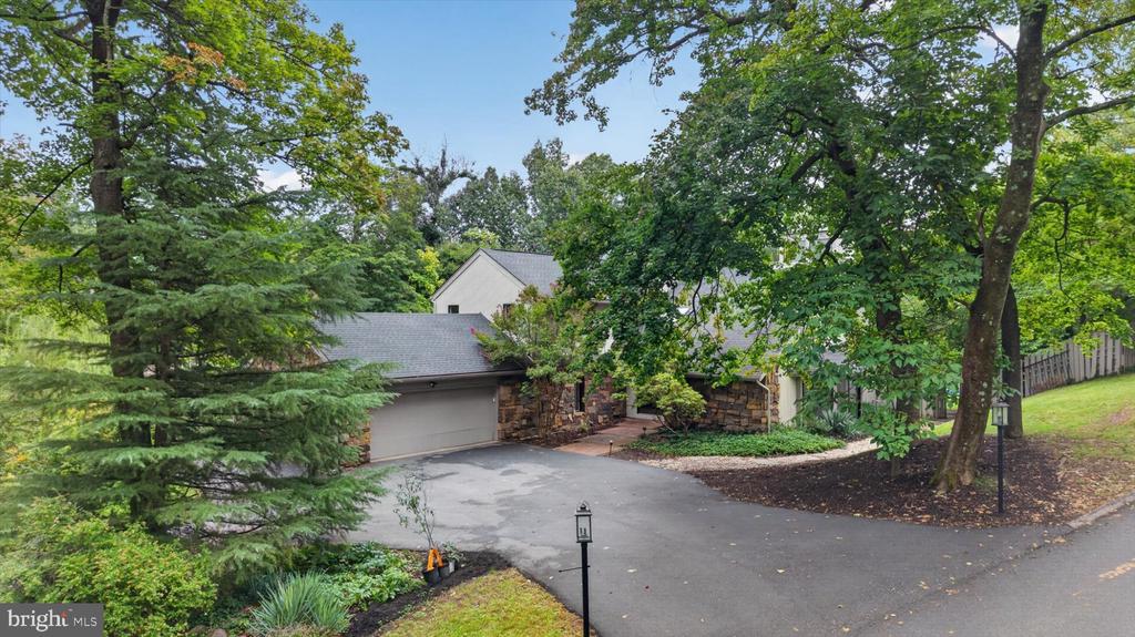 790 GLENWOOD DRIVE