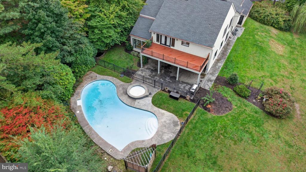 790 GLENWOOD DRIVE