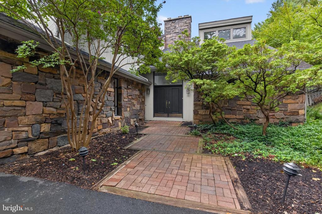 790 GLENWOOD DRIVE