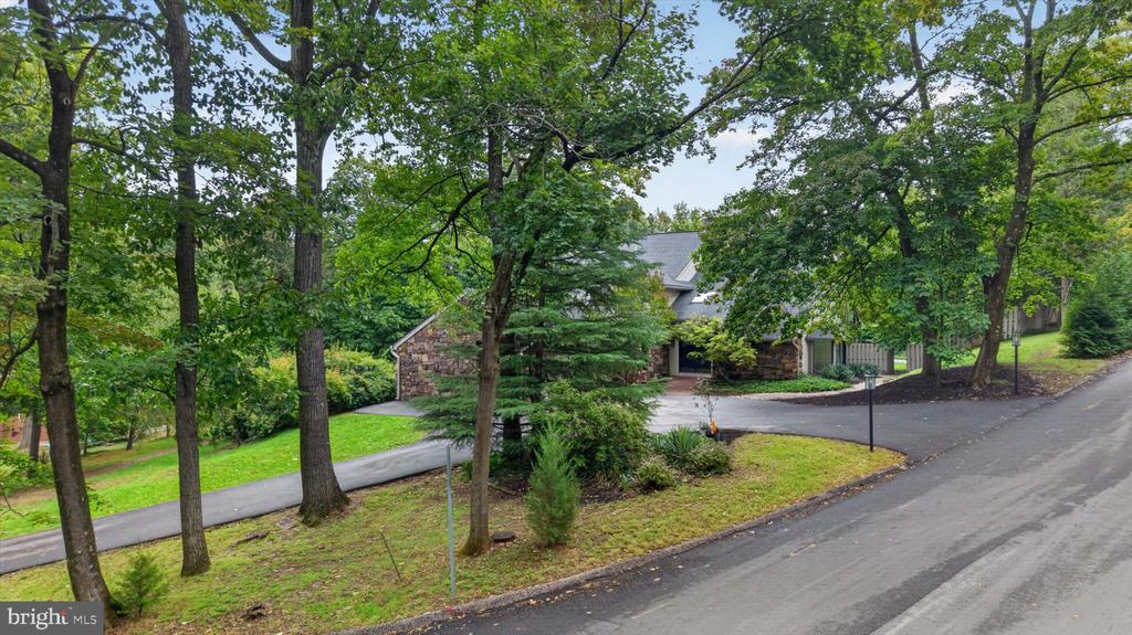 790 GLENWOOD DRIVE