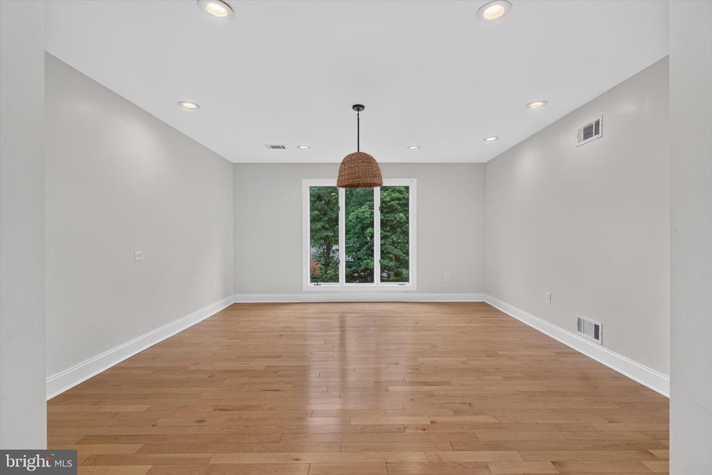 790 GLENWOOD DRIVE