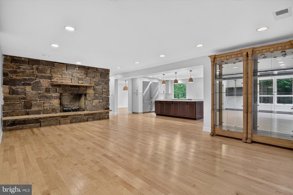 790 GLENWOOD DRIVE