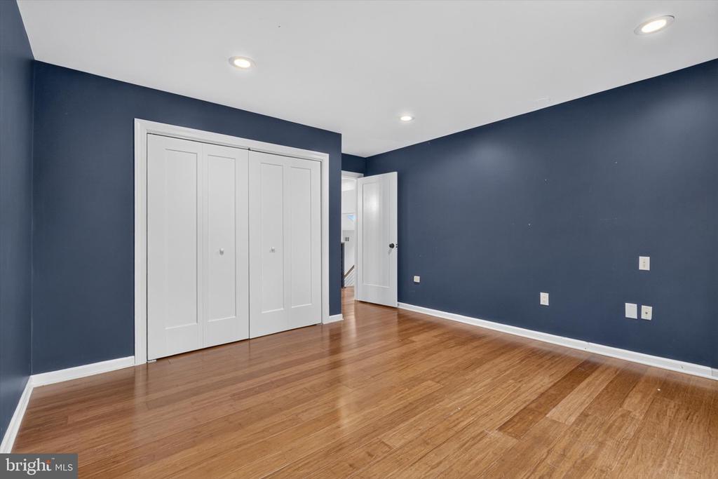 790 GLENWOOD DRIVE
