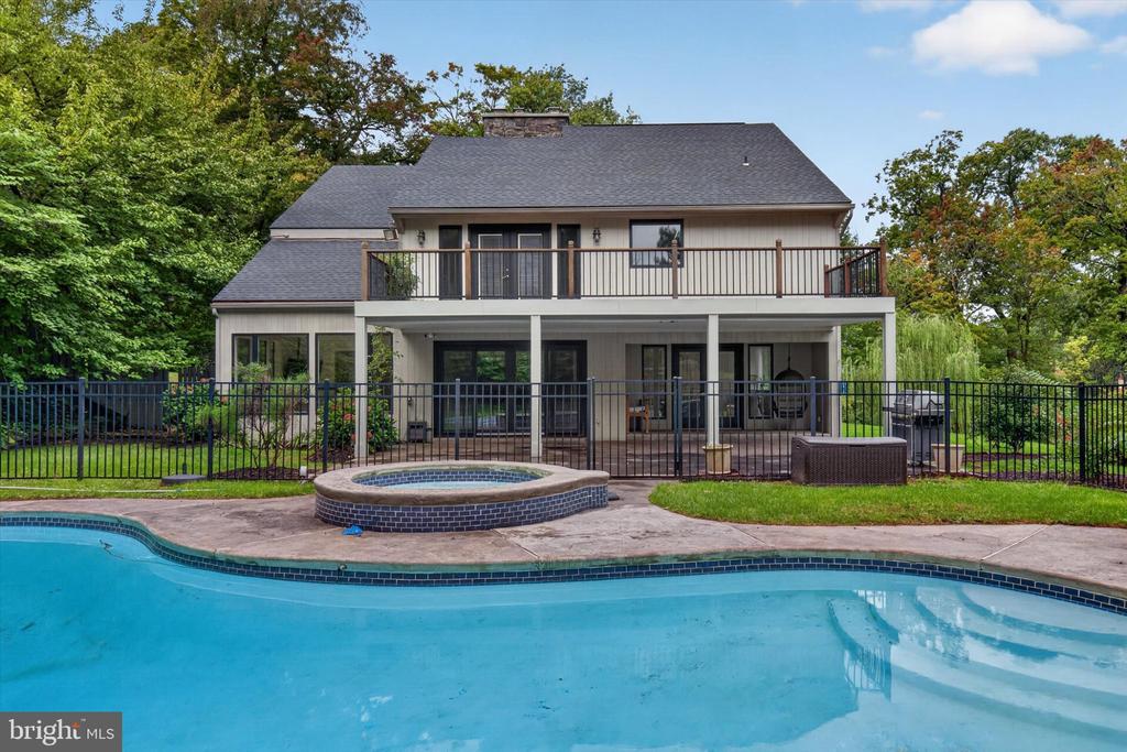 790 GLENWOOD DRIVE