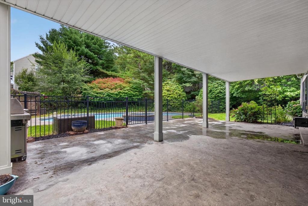 790 GLENWOOD DRIVE