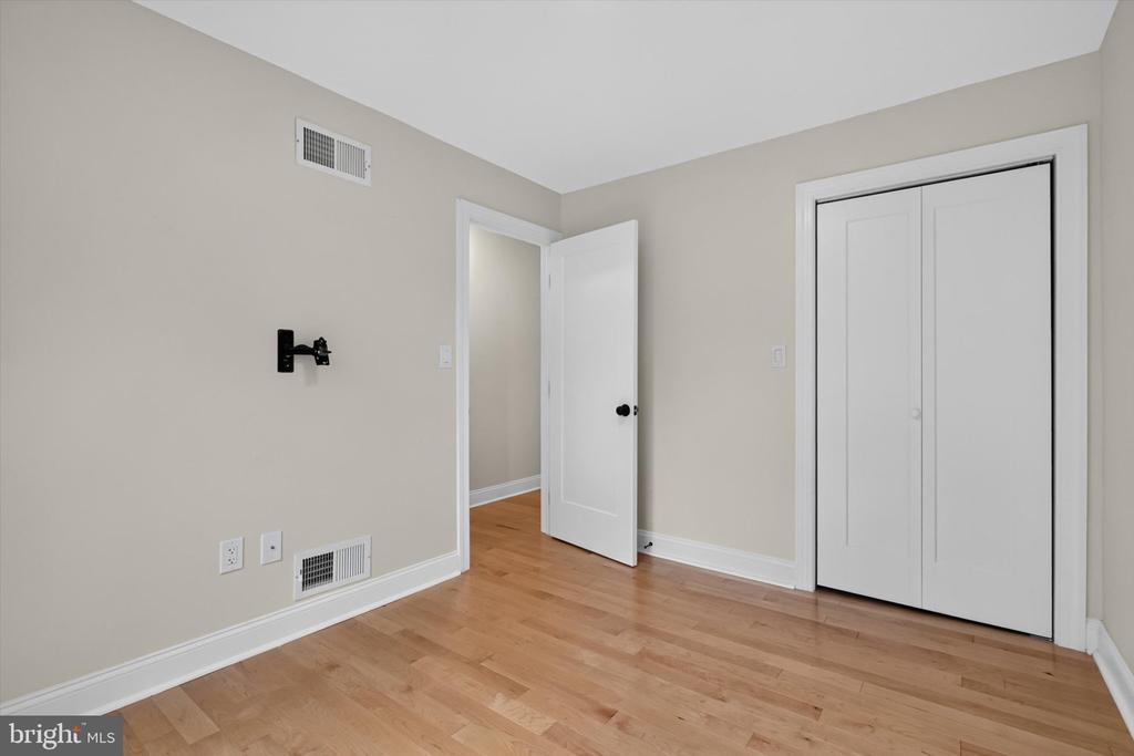 790 GLENWOOD DRIVE
