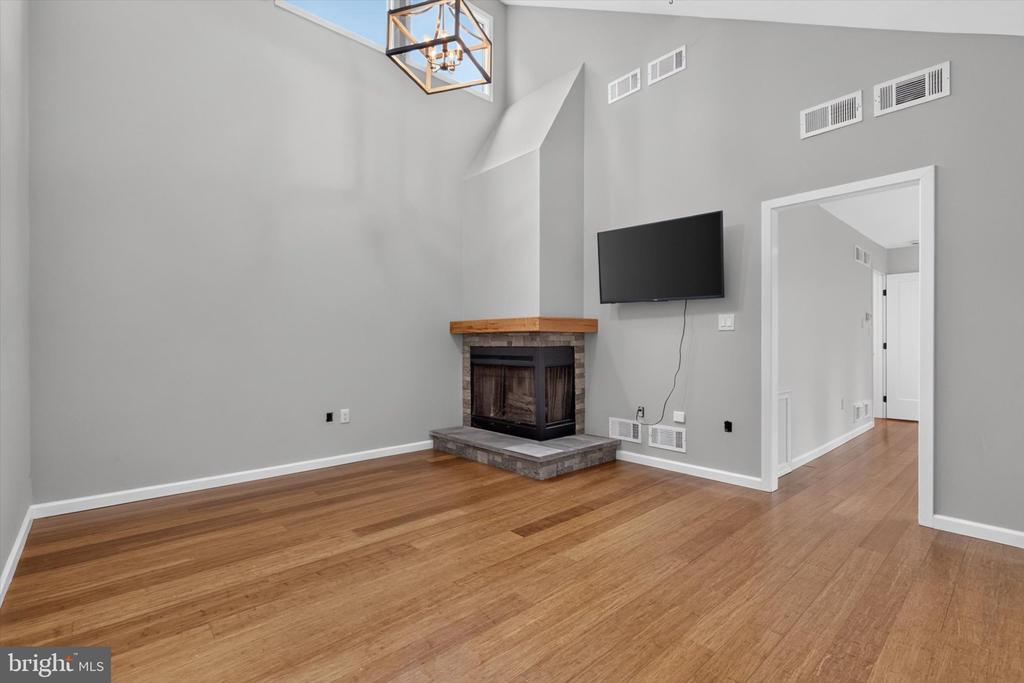 790 GLENWOOD DRIVE