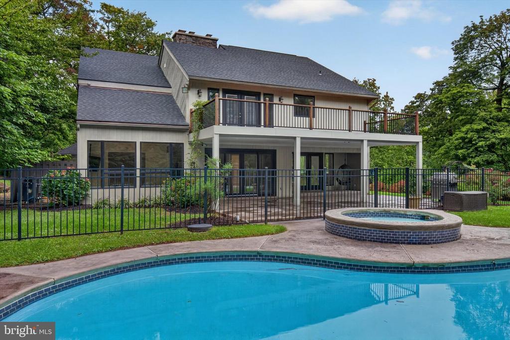 790 GLENWOOD DRIVE