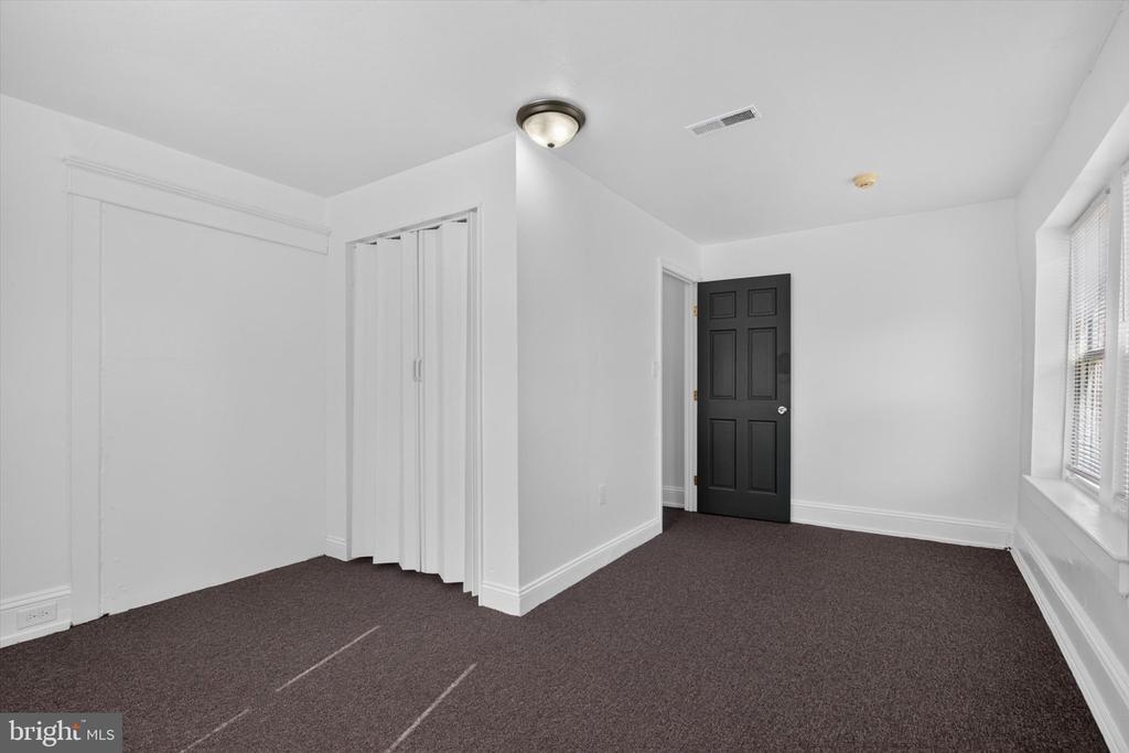 816 S PERSHING AVENUE