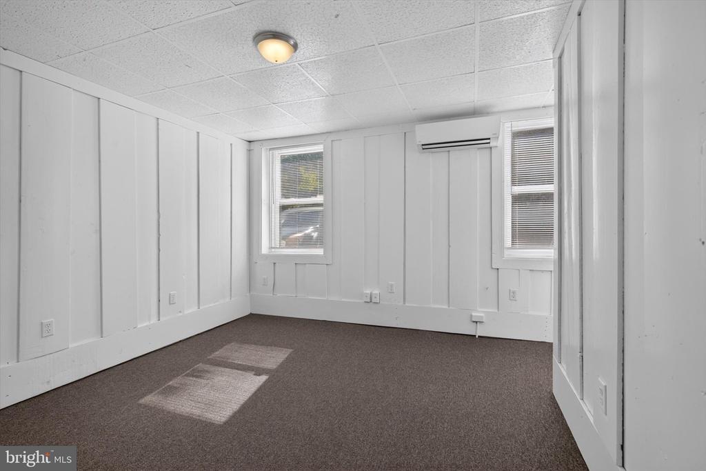 816 S PERSHING AVENUE