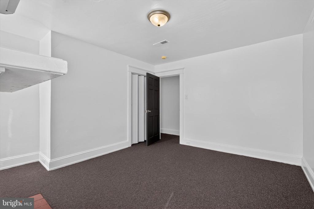 816 S PERSHING AVENUE