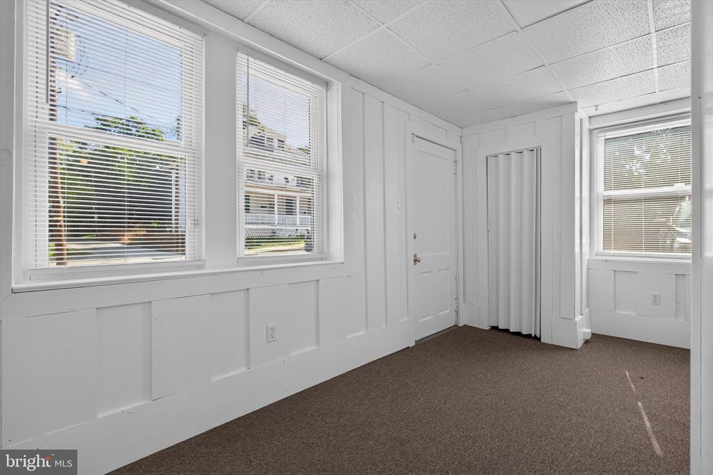 816 S PERSHING AVENUE