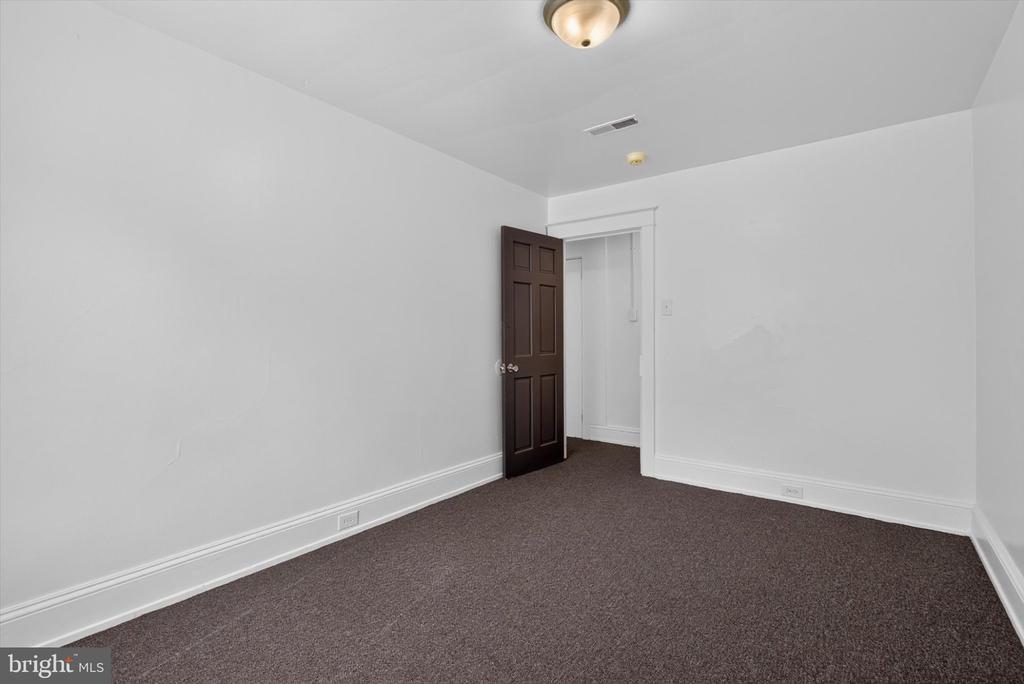 816 S PERSHING AVENUE