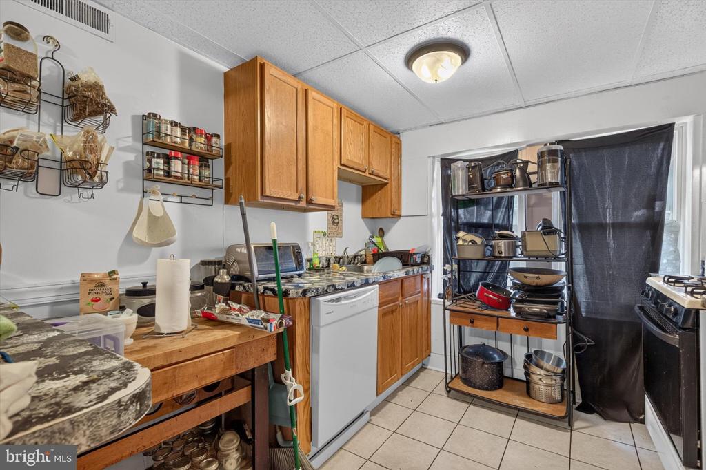 816 S PERSHING AVENUE
