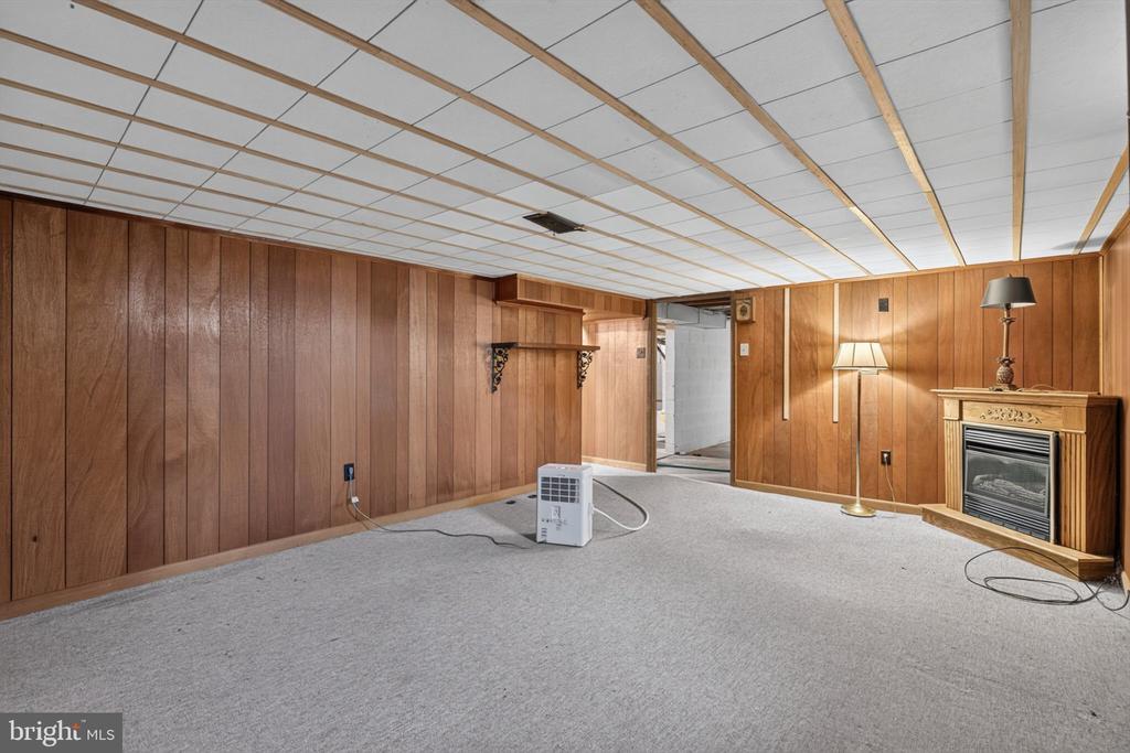 240 W BROAD STREET
