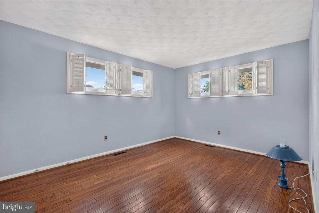 240 W BROAD STREET