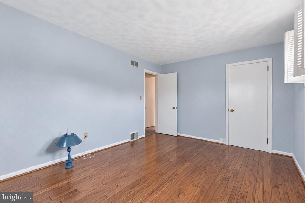 240 W BROAD STREET