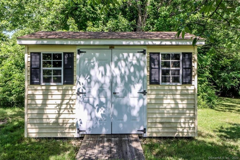 32 Wagon Wheel Road