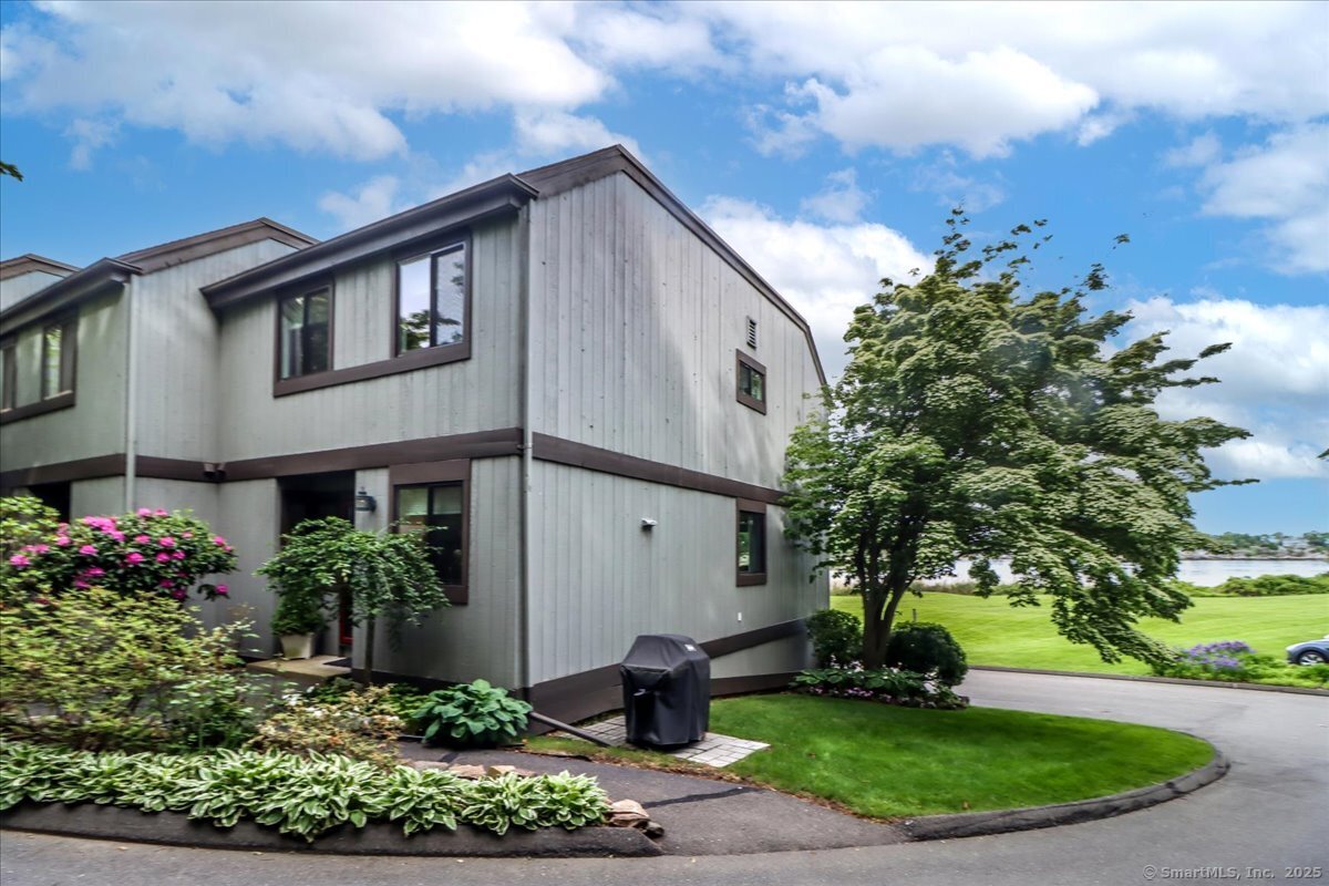 17 Harbour Village F