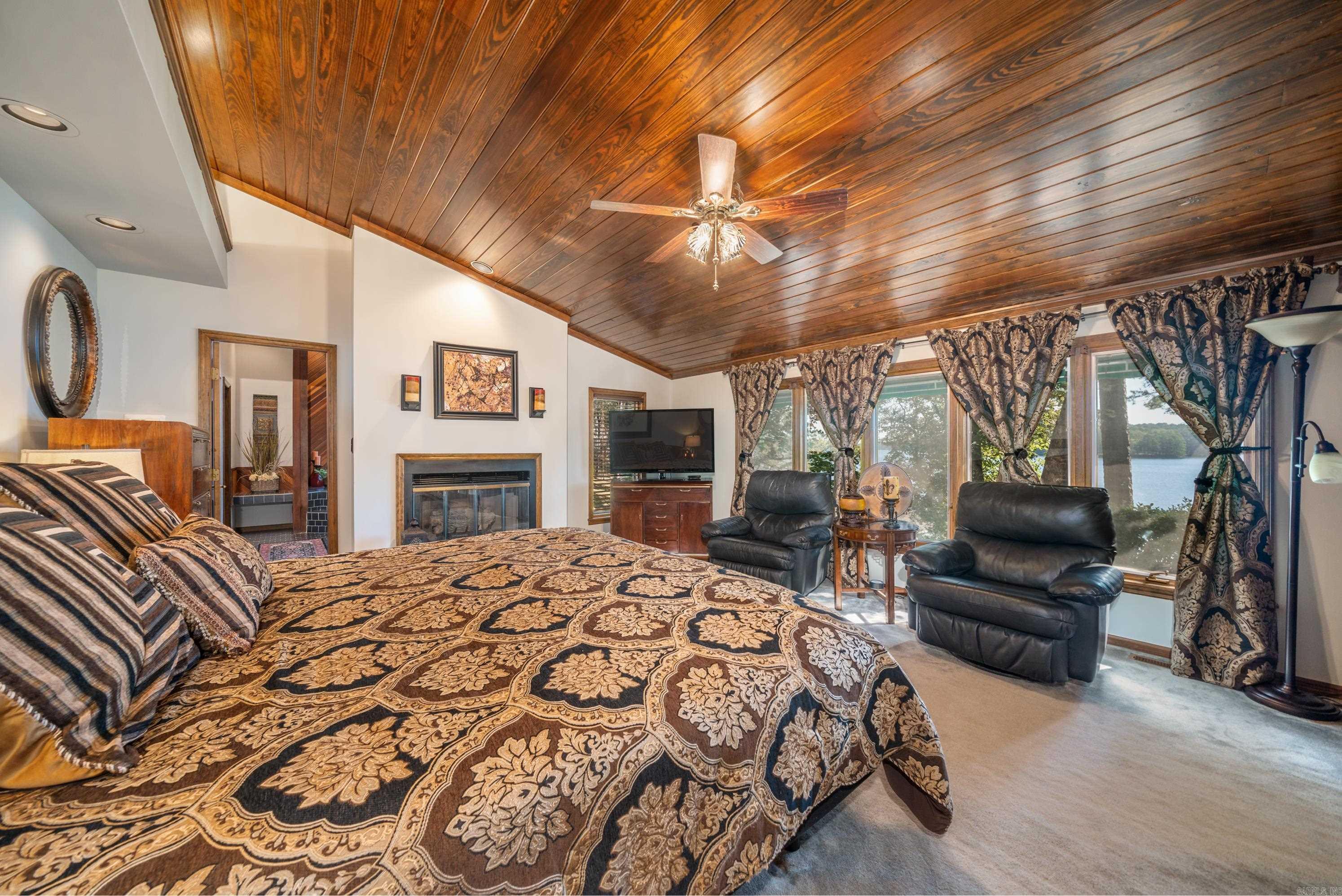 412 Long Island Dr