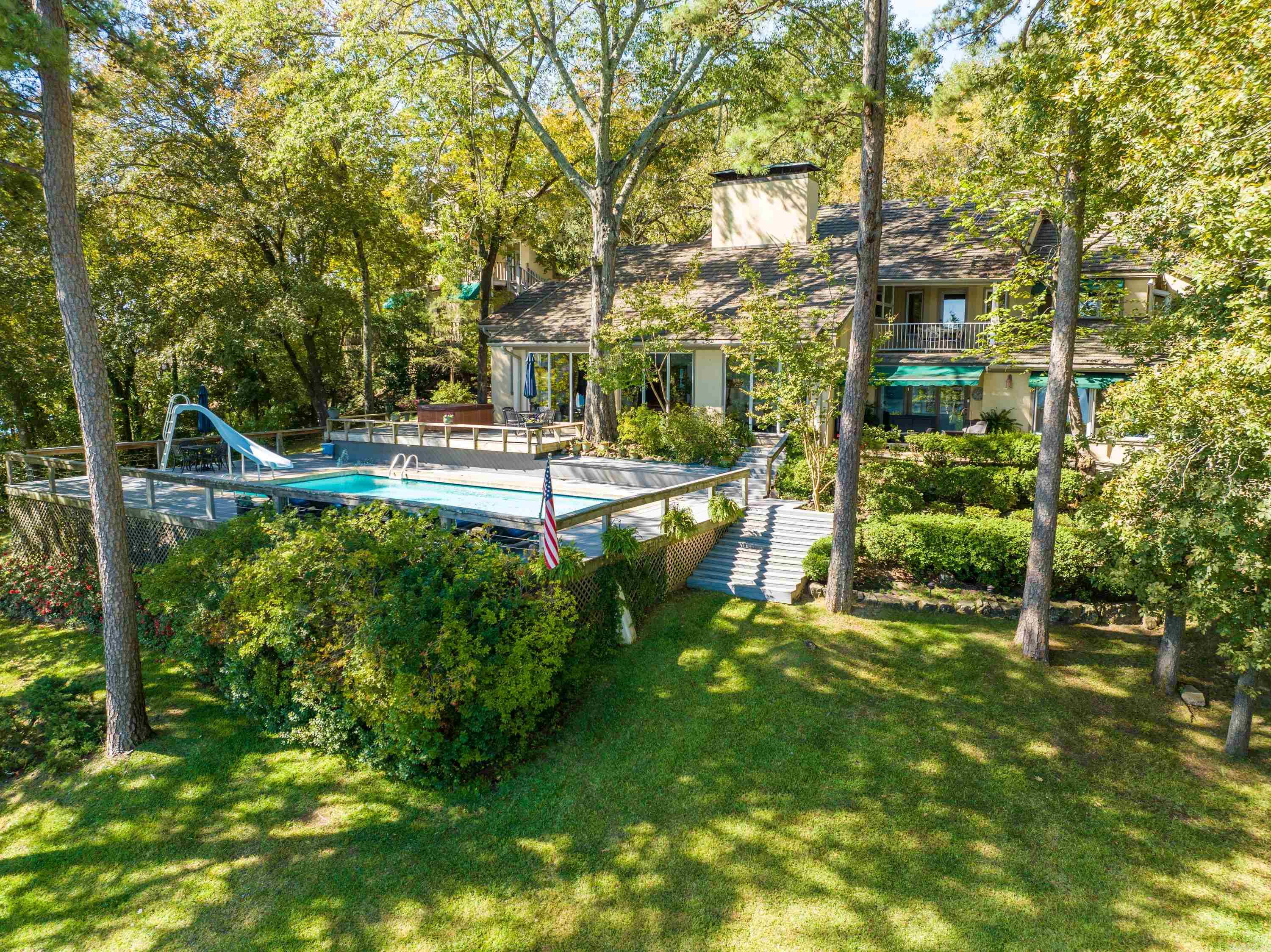 412 Long Island Dr