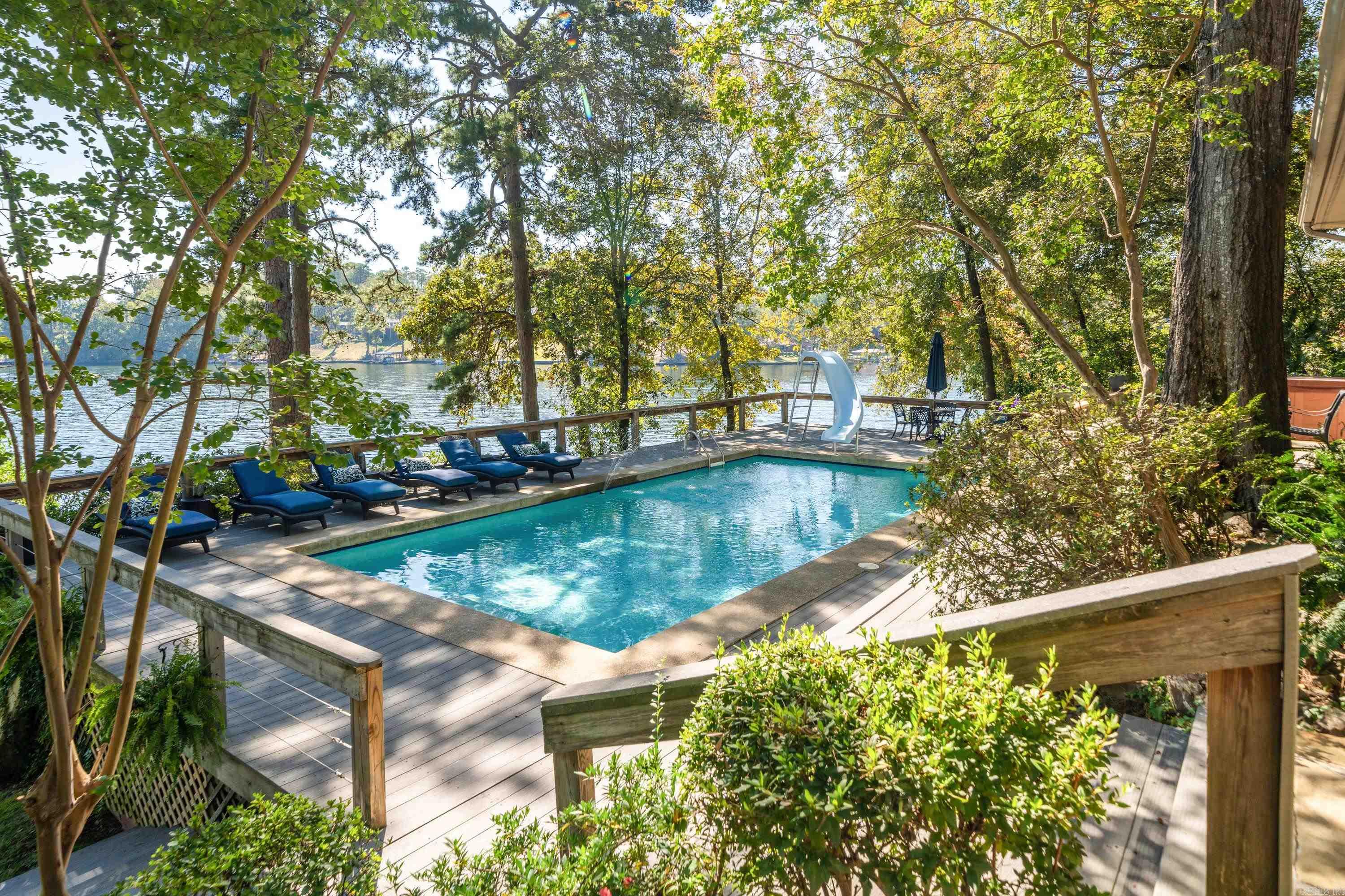 412 Long Island Dr